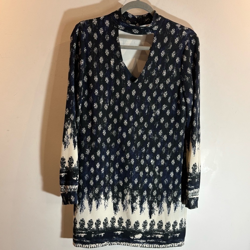WAYF Sz XS Mini Dress Tunic Elegant Patterned Lined High Neck Cut Out V NEW